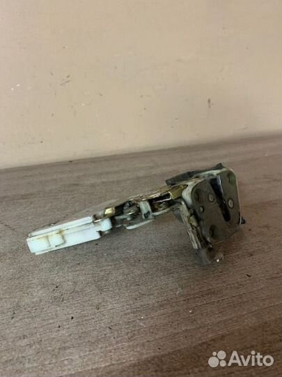 Замок передний правый Primera P10