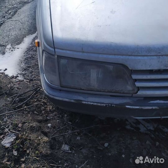 Peugeot 405 передняя правая фара