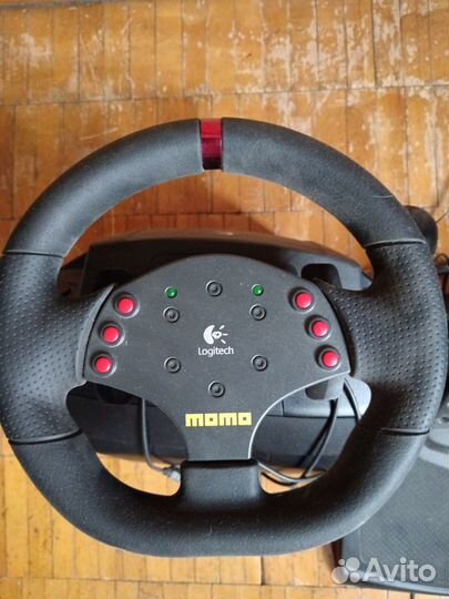 Игровой руль logitech momo