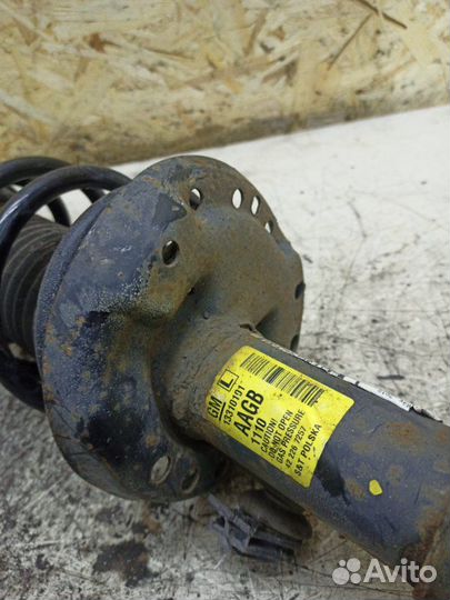 Стойка подвески передняя левая Opel Astra J