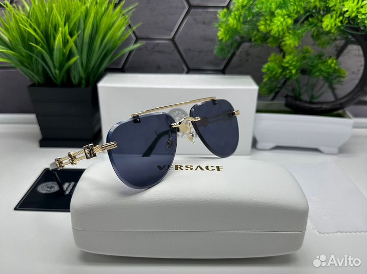 Солнцезащитные очки versace