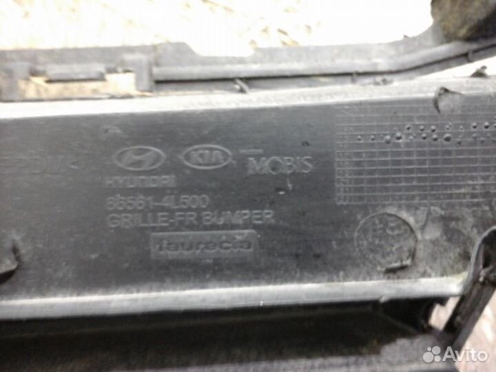 Решетка переднего бампера Hyundai Solaris 1 Restail