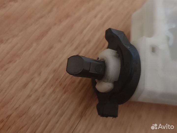 Актуатор лючка бензобака nissan x-trail T31