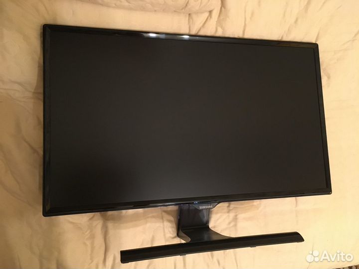 Большой LED Full HD монитор Samsung