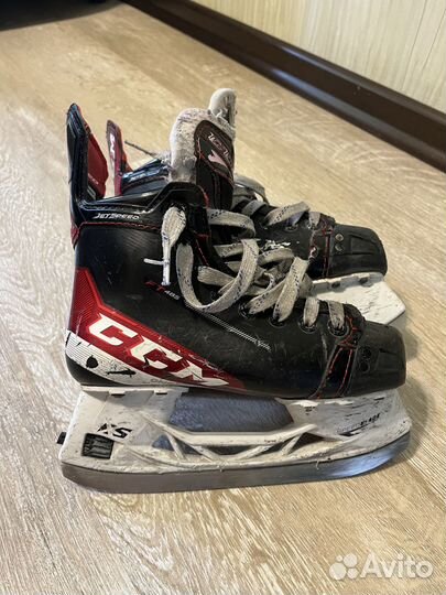 Коньки хоккейные ccm