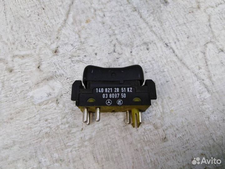 Кнопка стеклоподъемника A1408212851