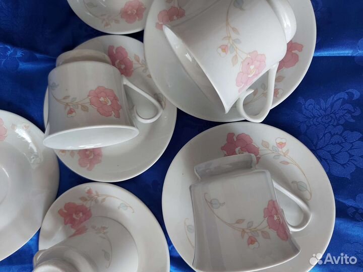 Грубоватый фарфор, нежный рисунок, цена за сервиз