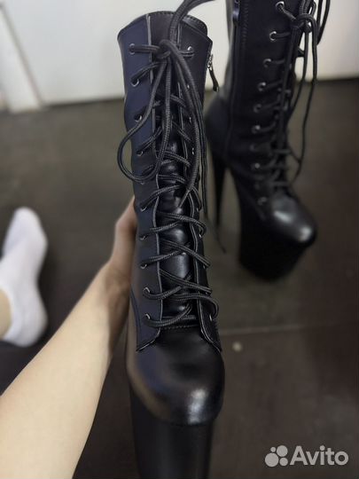 Стрипы ботильоны тройки