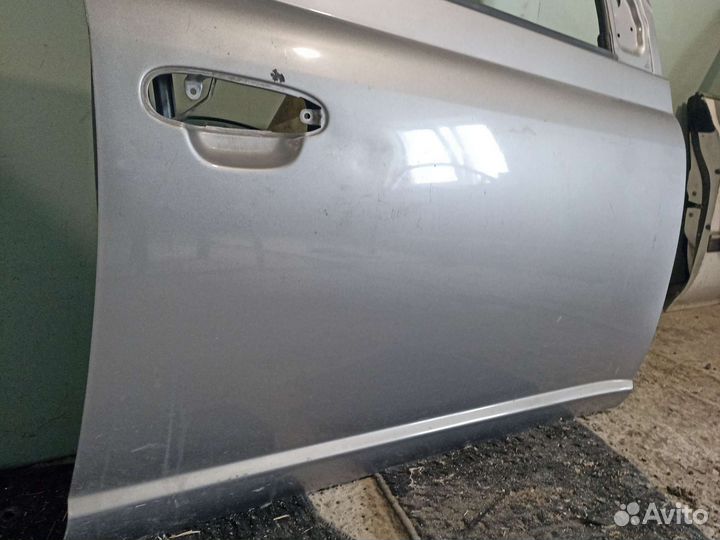 Дверь передняя правая Toyota Yaris Vitz SCP10