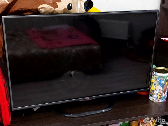 Телевизор LG (сломан экран) рабочий
