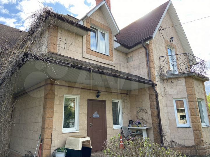 Дом 200 м² на участке 7,3 сот.