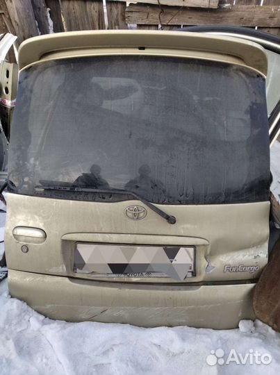 Дверь багажника Toyota FunCargo