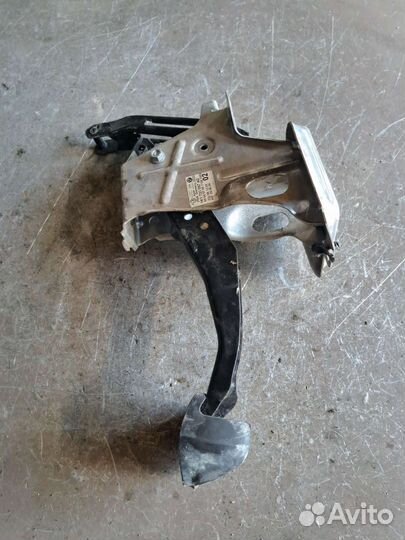 Педаль тормоза в сборе Volkswagen Passat B6