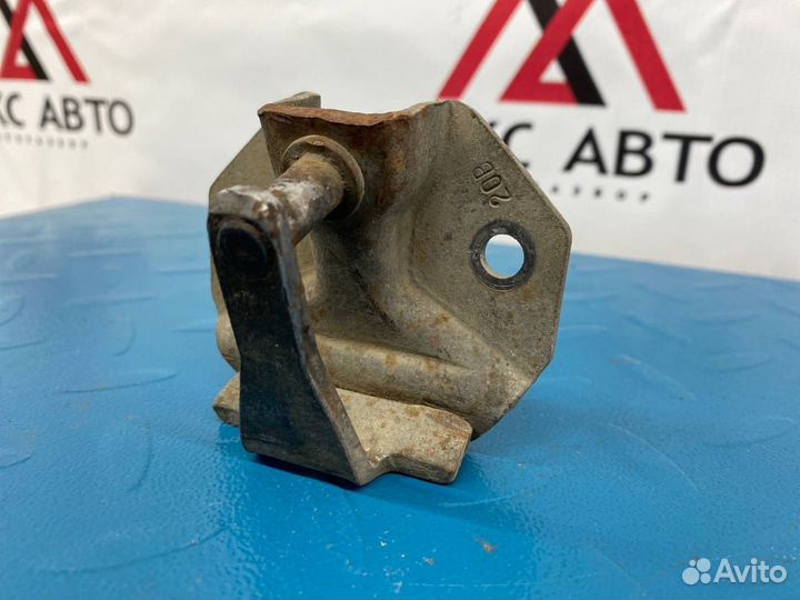 Б/У Ответная часть замка багажника задний Toyota