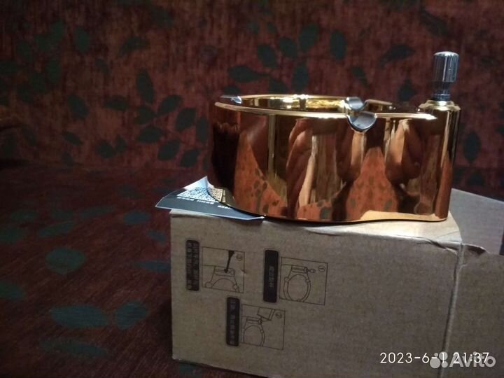 Пепельница с зажигалкой