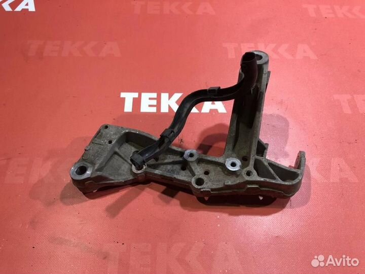 Кронштейн рычага левый Шкода Октавиа 1Z (2008