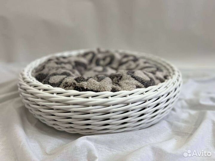 Лежанка для собак и кошек