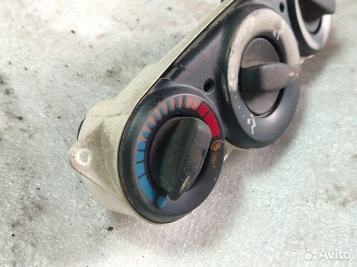 Блок управления печкой Ford Focus 1 хэтчбек 5 дв