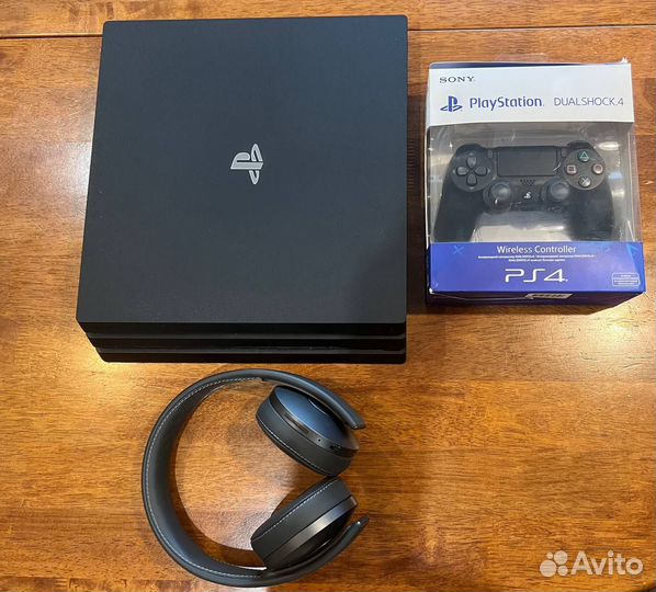 PS4 Pro + наушники Sony Gold