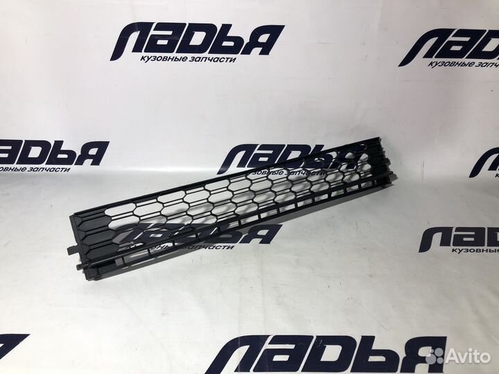 Решетка бампера skoda rapid 17-20