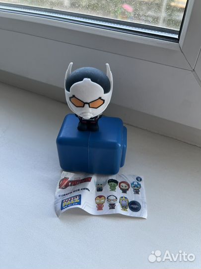 Ластик марвел с вкладышем