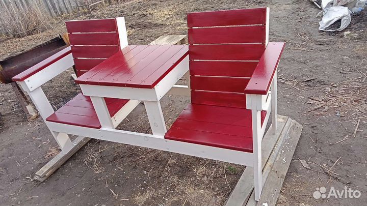 Скамейка со столиком