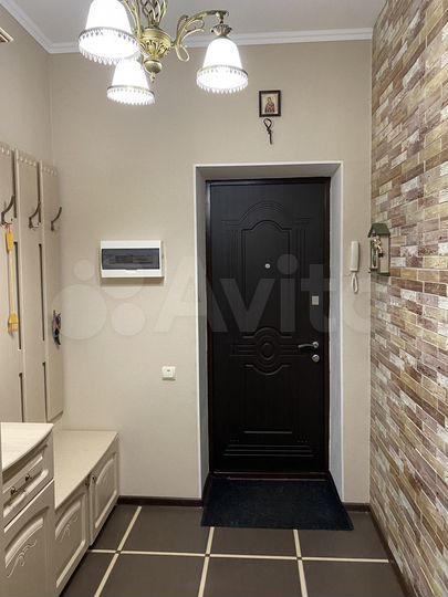 2-к. квартира, 82 м², 2/4 эт.