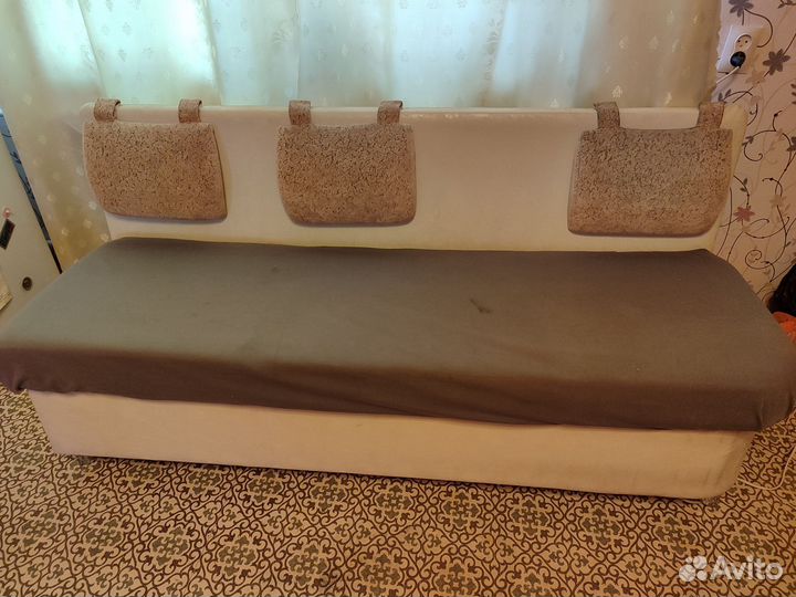 Мягкий кухонный уголок с местом для хранения