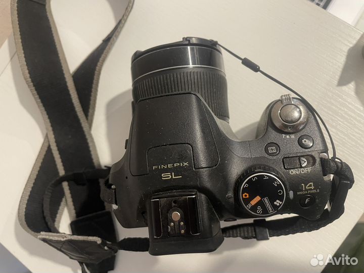 Цифровой фотоаппарат Fujifilm FinePix SL300 черный