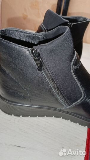 Продам Ботинки Женские