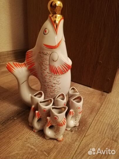 Графин с рюмками 