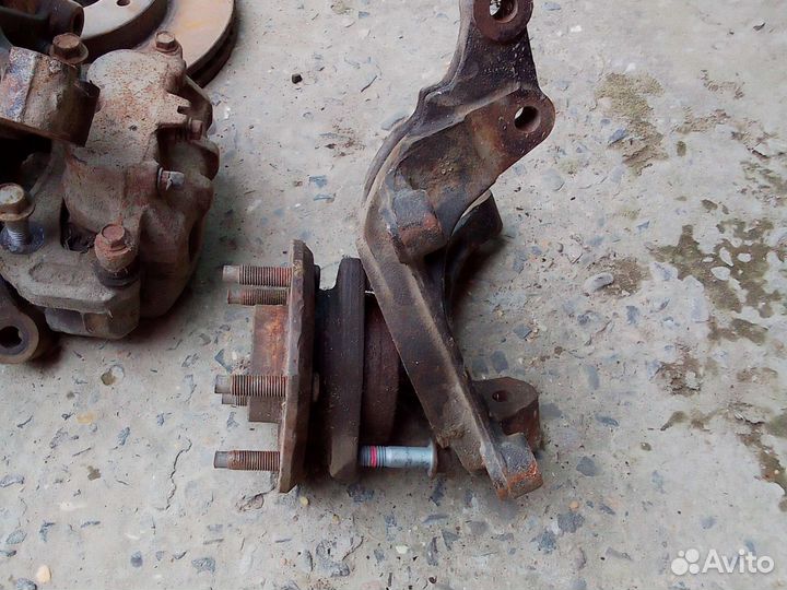 Ступицы с цапфой, с тормозными дисками