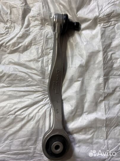Рычаг верхний передний левый Audi