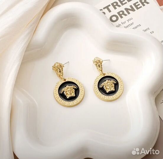 Серьги гвоздики Versace в ассортименте