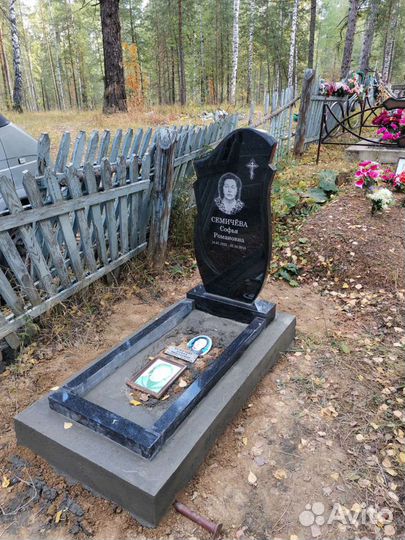 Памятники, венки, оградки