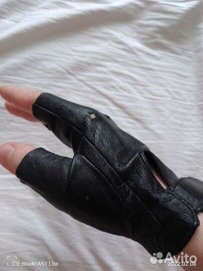 Женские перчатки