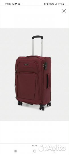 Чемодан с женскими вещами