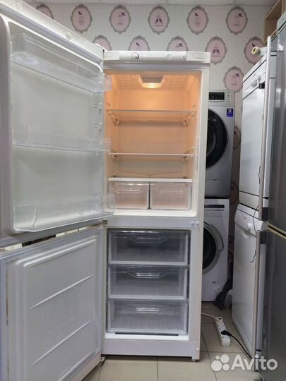 Холодильник Indesit бежевый 167х60х60