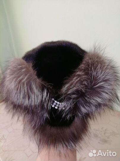 Женские меховые шапки