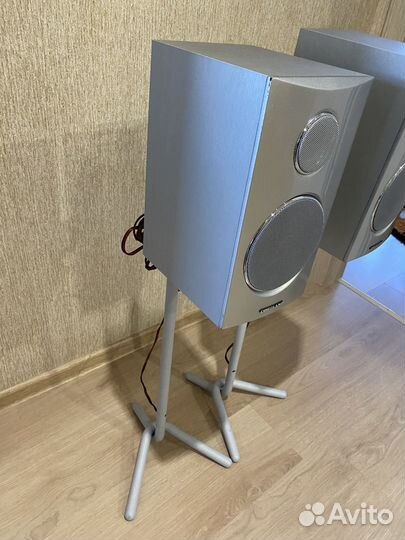 Полочная акустика Cortland на регулируемых стойках