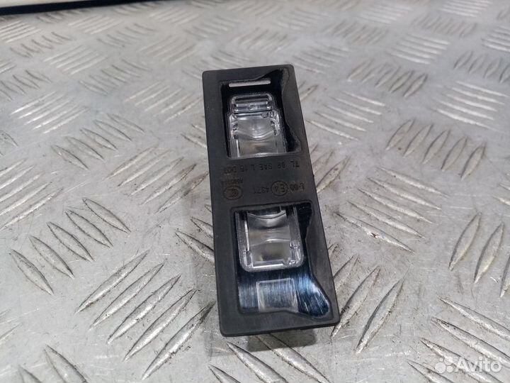 Б/У Плафон подсветки номера Audi Q3#002