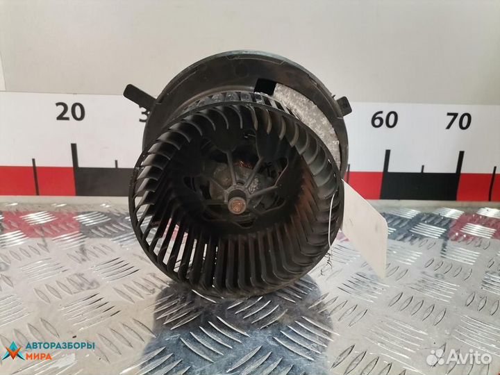 Моторчик печки Skoda Octavia 2 (A5) 2005