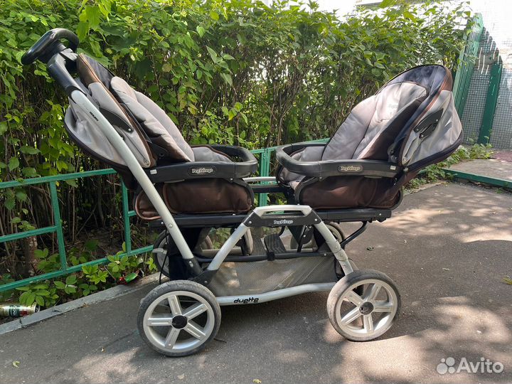 Коляска для двойни погодок peg perego