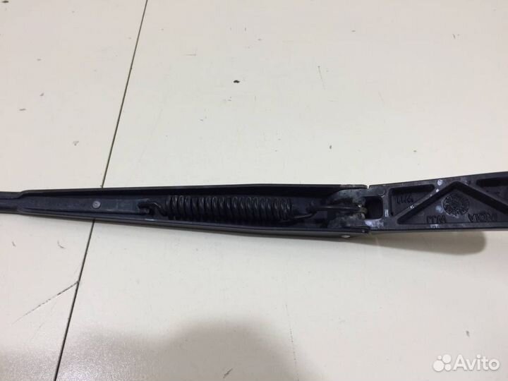 Поводок стеклоочистителя передний правый Volkswage