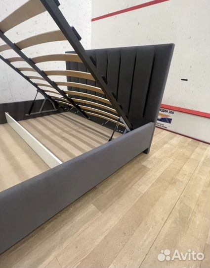 Кровать с подъемным механизмом мягким изголовьем