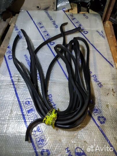 Уплотнитель Kia Soul 1