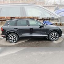 Volkswagen Touareg 3.0 AT, 2018, битый, 200 000 км, с пробегом, цена 3 100 000 руб.