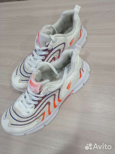 Кроссовки для подростка 38-39-41 р