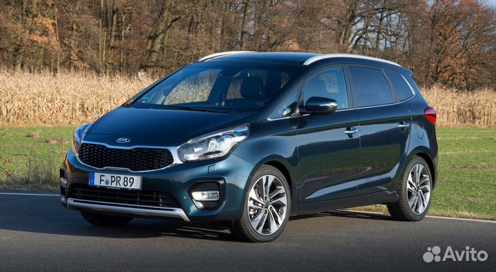 Лобовое стекло на Kia Karens 2013г