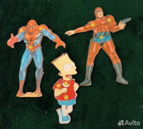 Советские игрушки, фигурки насекомых и герои 90-х